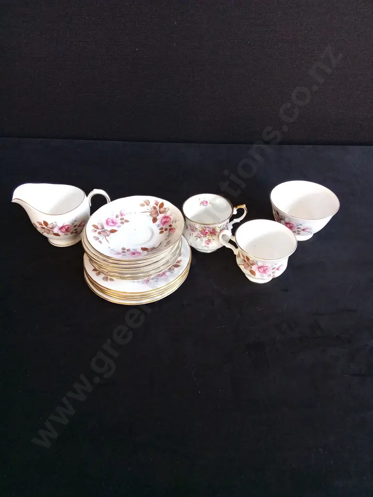 BONE CHINA QUEEN ANNE SET Image 1++
