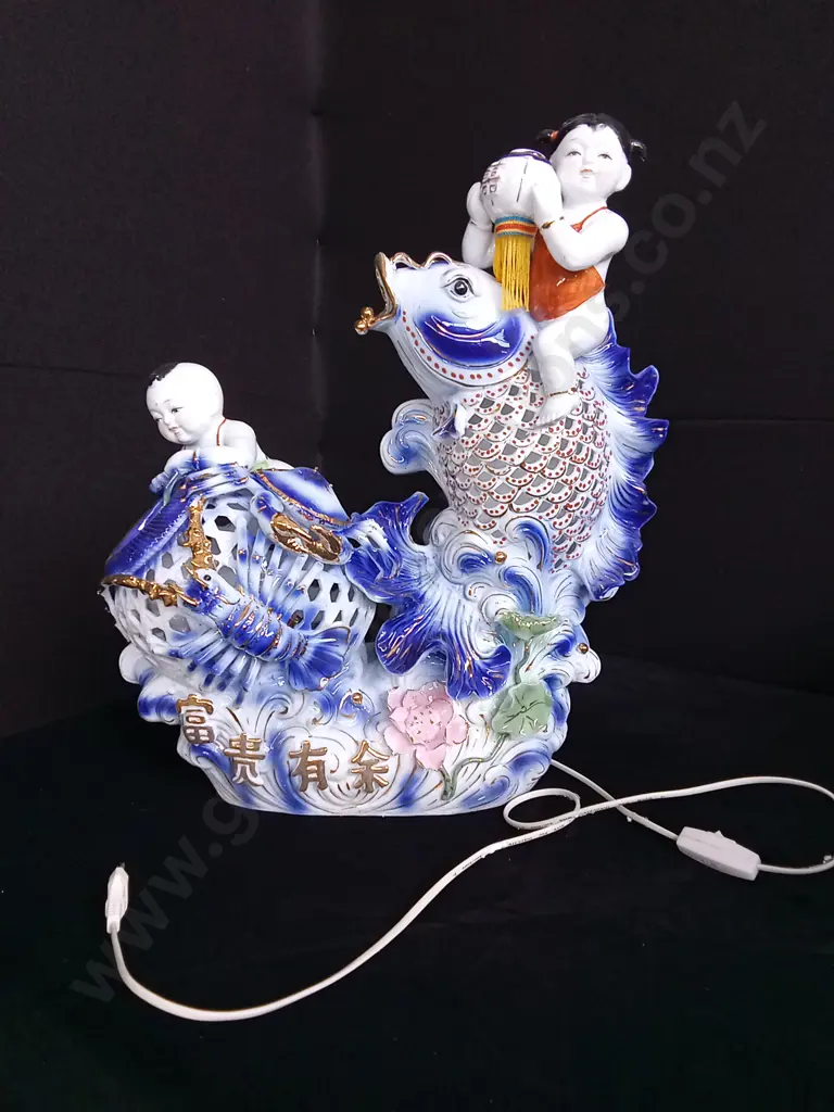 VINTAGE CHINESE PORCELAIN LAMP (INTERNATIONAL PLUG) Image 1++
