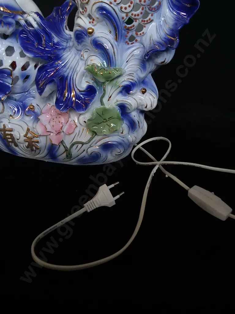 VINTAGE CHINESE PORCELAIN LAMP (INTERNATIONAL PLUG) Image 1++