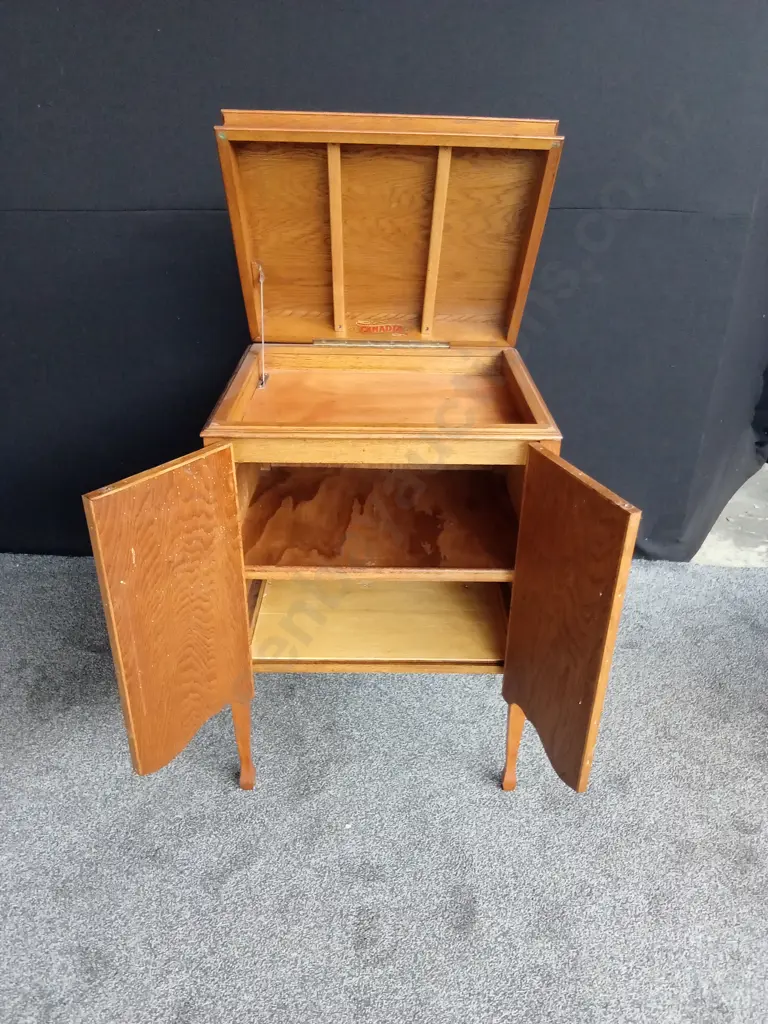 ANTIQUE GRAMOPHONE OAK CABINET L 61CM D 52cm H 914CM Image 1++