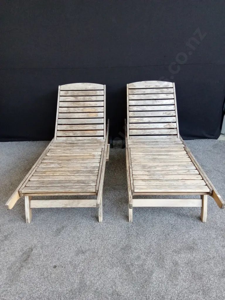 SET OF 2 TEAK LOUNGE CHAIRS Image 1++