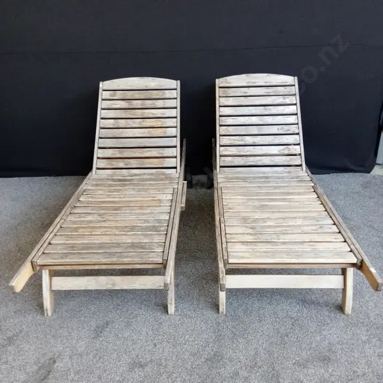 SET OF 2 TEAK LOUNGE CHAIRS