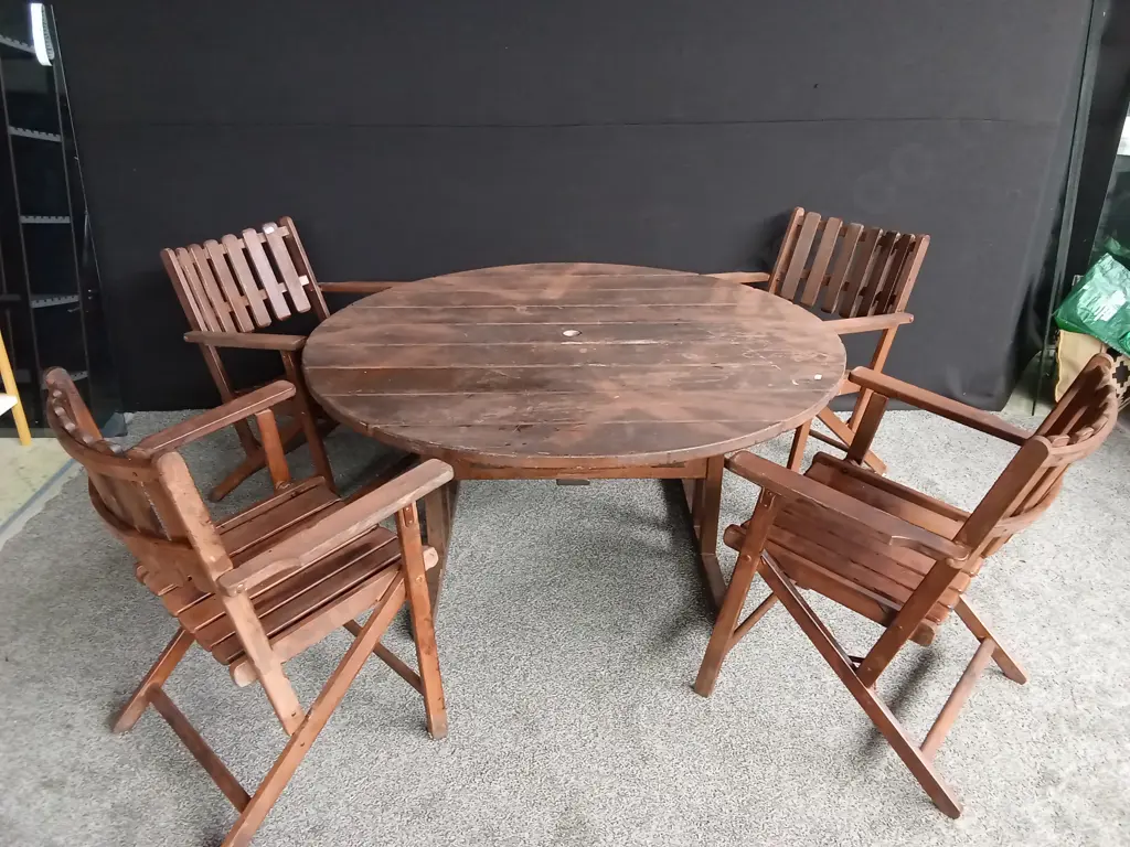 ROUND WOODEN TABLE WITH 4 CHAIRS H67CM D135CM Image 1++