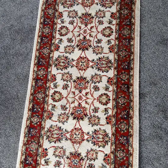HALLWAY RUNNER / RUG APPROX 20M LONG