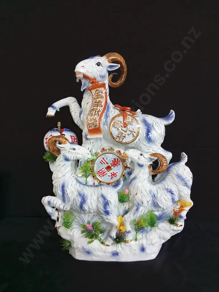 PORCELAIN CHINESE LAMP WITH 3 GOATS (ONE BROKEN PIECE AND INTERNATIONAL PLUG) Image 1++