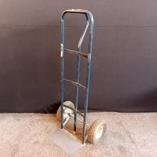 HAND TROLLEY WITH PNEUMATIC TYRES