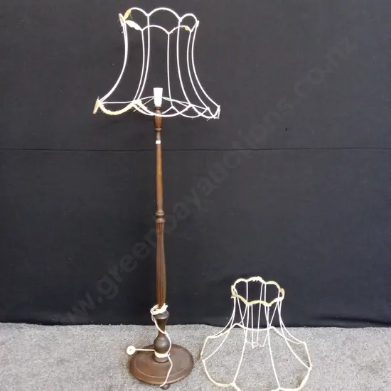 TALL WOODEN LAMP AND 2 LAMPSHADES WORKING