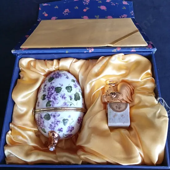 VINTAGE PORCELAIN EGG TRINKET BOX WITH CHICKEN