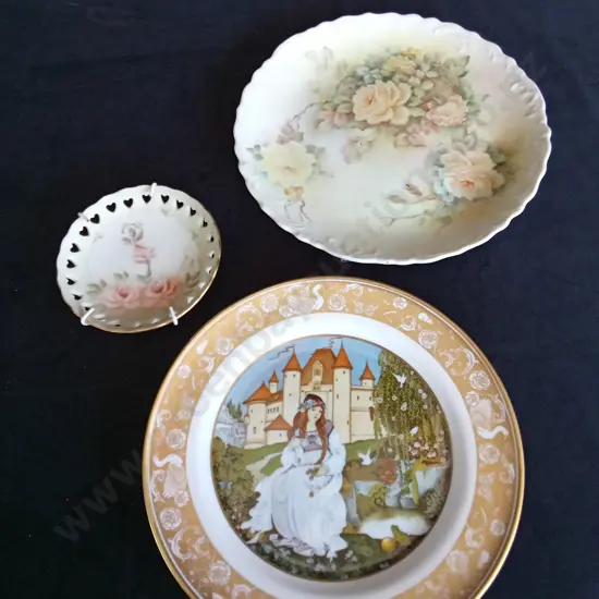 3 DECORATIVE PLATES