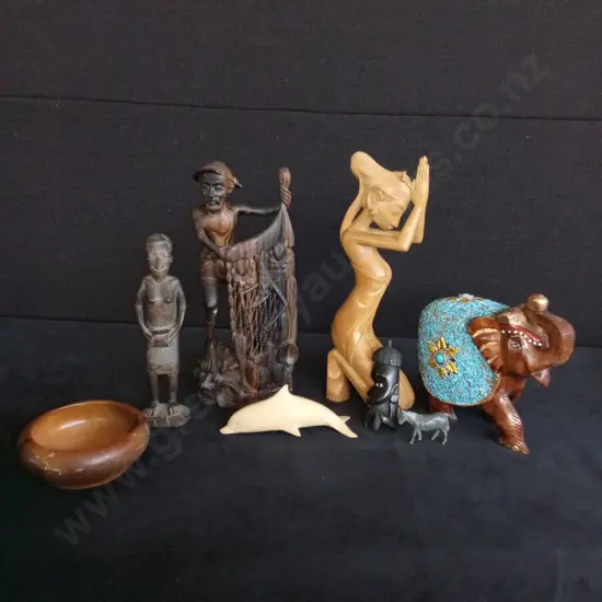 ASSORTED WOODEN FIGURINES AND A BOWL