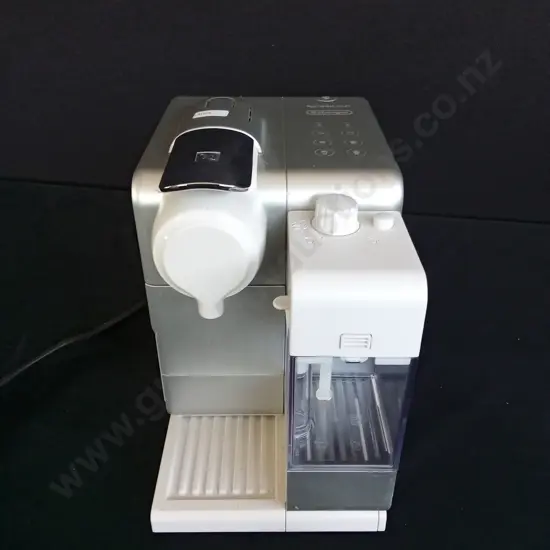 NESPRESSO DE'LONGHI LATTISSIMA TOUCH ESPRESSO MACHINE (WORKING)