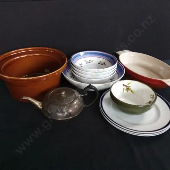 ASSORTED KITCHEN ITEMS