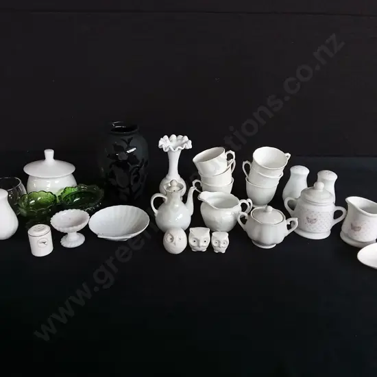 ASSORTED SMALL KITCHEN ITEMS