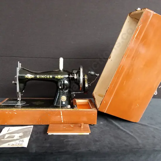 VINTAGE SINGER SEWING MACHINE