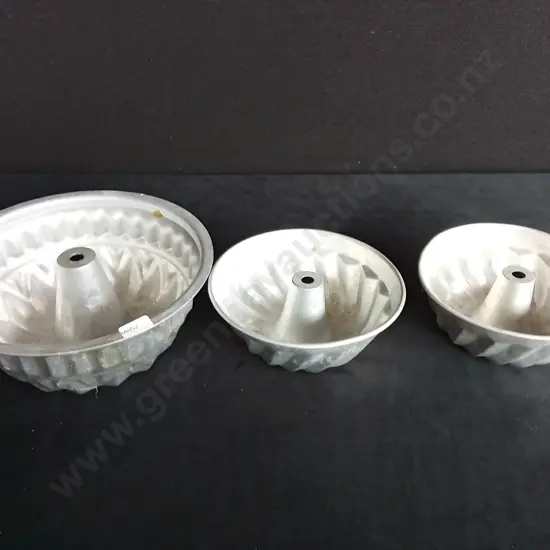 VINTAGE ALUMINIUM CAKE PANS X 3