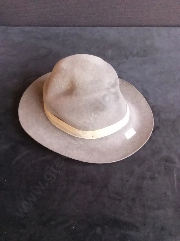 QUALITY FUR FELT HAT SIZE 6 Image 1++