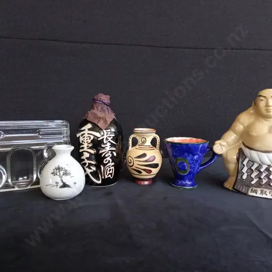 ASSORTED DECORATIVE ITEMS
