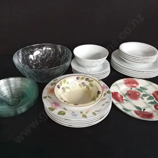 ASSORTED PLATES AND BOWLS