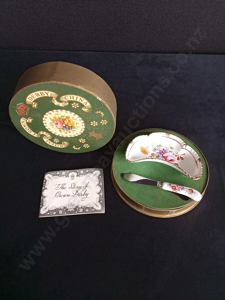 VINTAGE ROYAL CROWN DERBY BUTTER DISH AND KNIFE IN BOX Image 1++