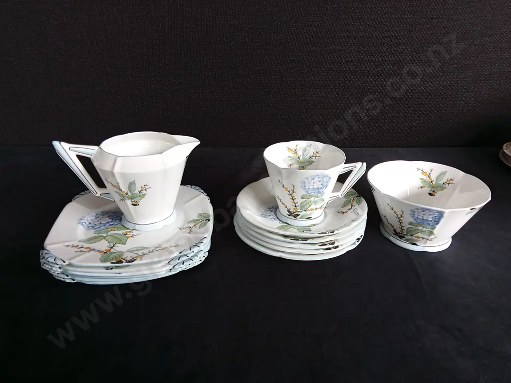 HYDRANGEA ROYAL ALBERT 13 PIECE SET Image 1++