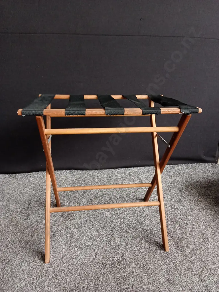 FOLDABLE WOODEN LUGGAGE RACKS Image 1++