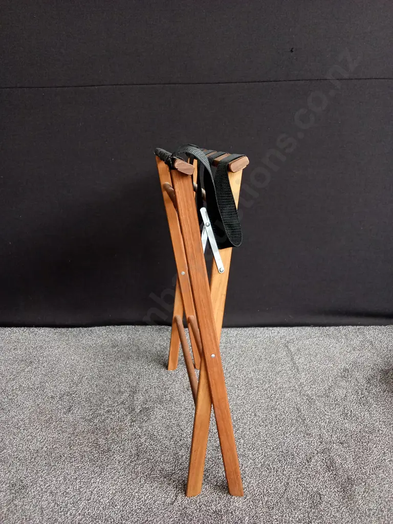 FOLDABLE WOODEN LUGGAGE RACKS Image 1++