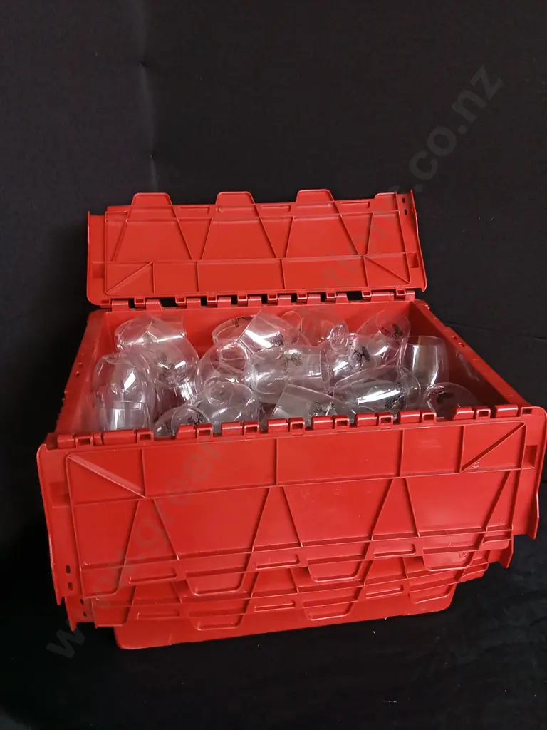 2 LARGE PLASTIC CONTAINERS AND PLASTIC WINE GLASSES Image 1++