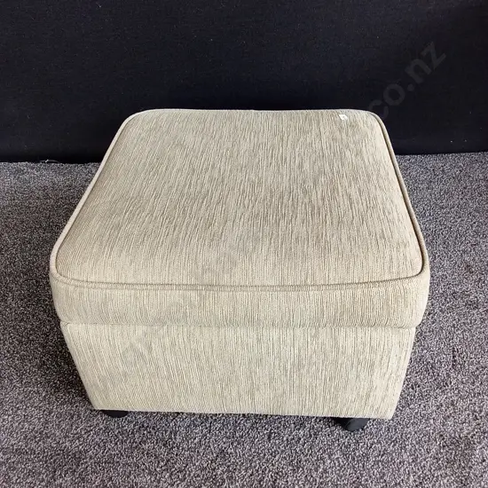 SQUARE OTTOMAN WITH COMPARTMENT