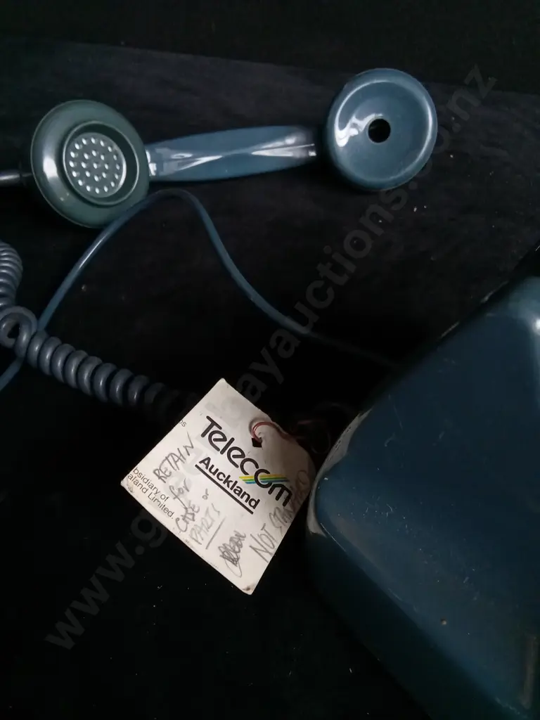 1970's NZ POST OFFICE PUSH BUTTON TELEPHONE TYPE 746/100 Image 1++