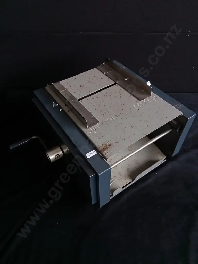 BANDA 100 VINTAGE HAND OPERATED  PAPER SCORING / FOLDING MACHINE Image 1++