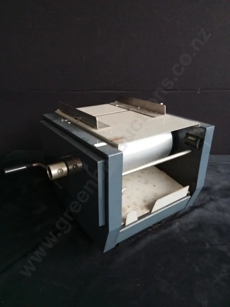 BANDA 100 VINTAGE HAND OPERATED  PAPER SCORING / FOLDING MACHINE Image 1++