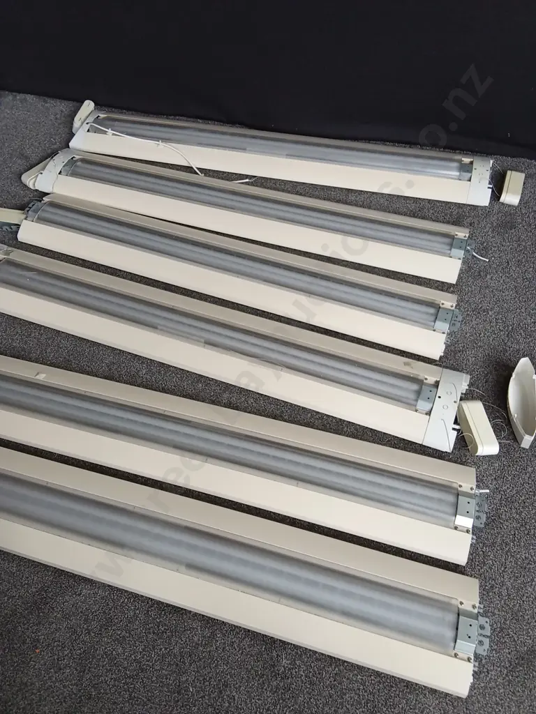 OFFICE LIGHTS AND FITTINGS X6 Image 1++