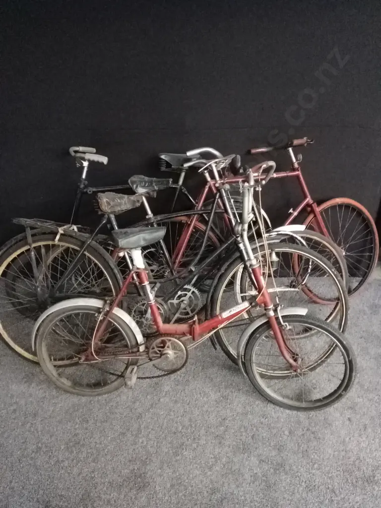 COLLECTION OF 5X VINTAGE PUSH BIKES SUIT DISPLAY / GAMES ROOM OR RESTORATION Image 1++