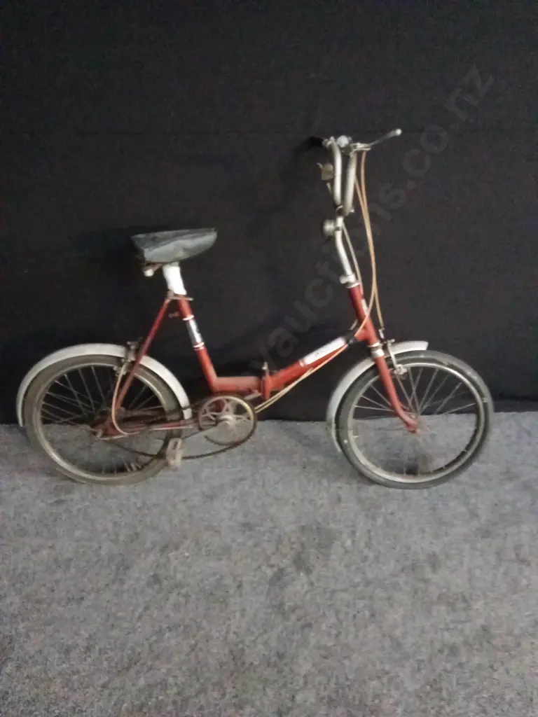 COLLECTION OF 5X VINTAGE PUSH BIKES SUIT DISPLAY / GAMES ROOM OR RESTORATION Image 1++