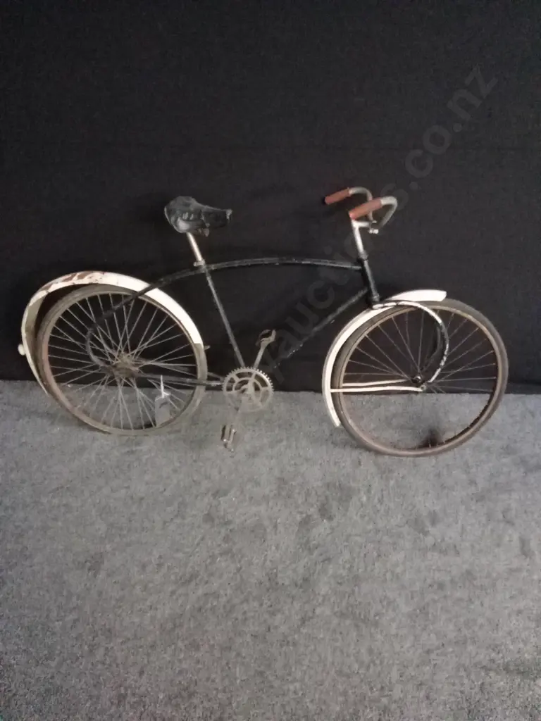 COLLECTION OF 5X VINTAGE PUSH BIKES SUIT DISPLAY / GAMES ROOM OR RESTORATION Image 1++