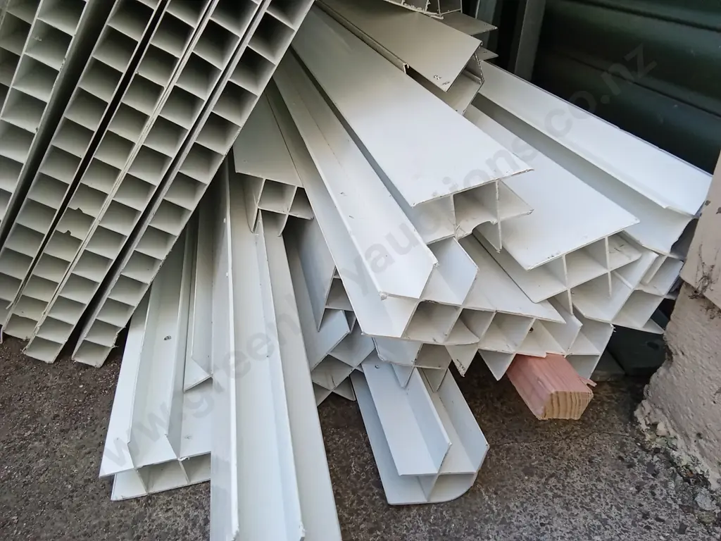 MODULAR UPVC PARTITIONING SYSTEM INCLUDES 10X FULL PANELS @2.7M HIGH X 1.2M WIDE PLUS Image 1++