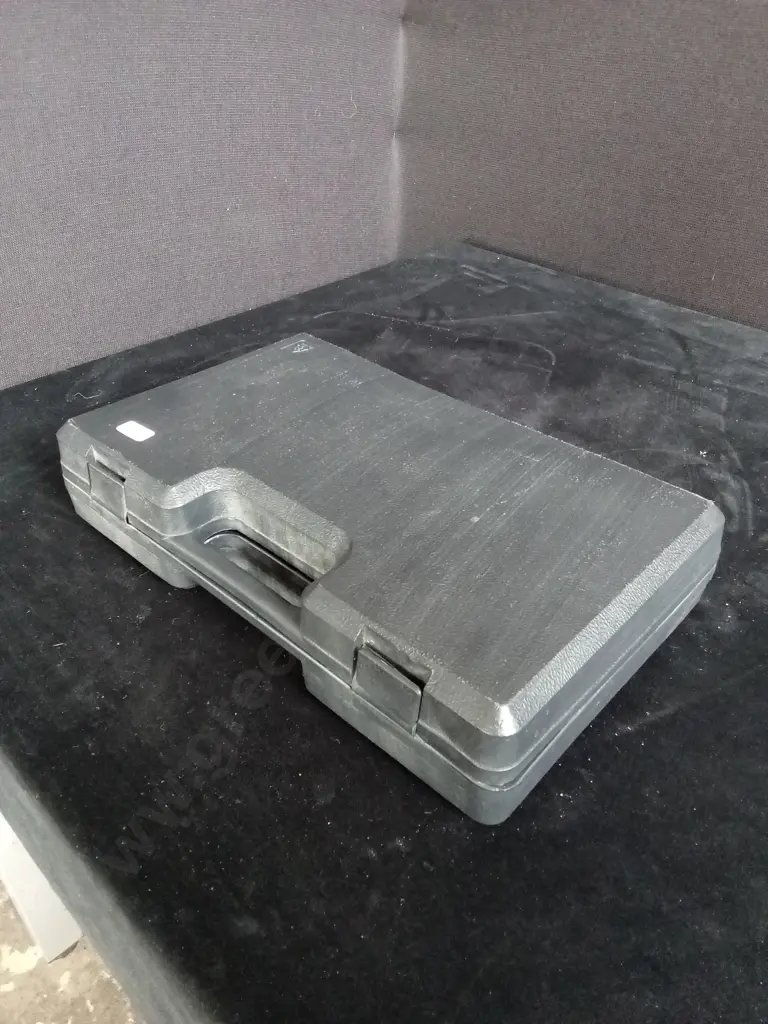 DUMBELL WEIGHTS SET IN CASE Image 1++