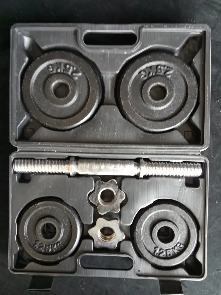 DUMBELL WEIGHTS SET IN CASE Image 1++