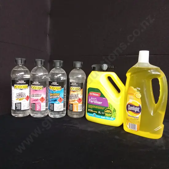 ASSORTMENT OF CLEANING AND GARDEN PRODUCTS