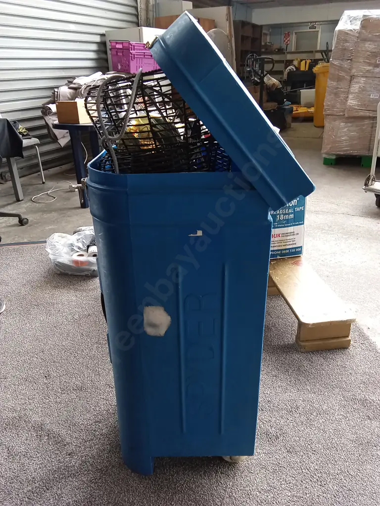 ASSORTED LIGHTS AND CARRY CASE Image 1++