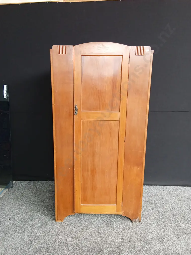 SOLID TIMBER WARDROBE WITH LOCK AND KEY H180CM L92.5CM D50CM (ONE DAMAGED FOOT) Image 1++