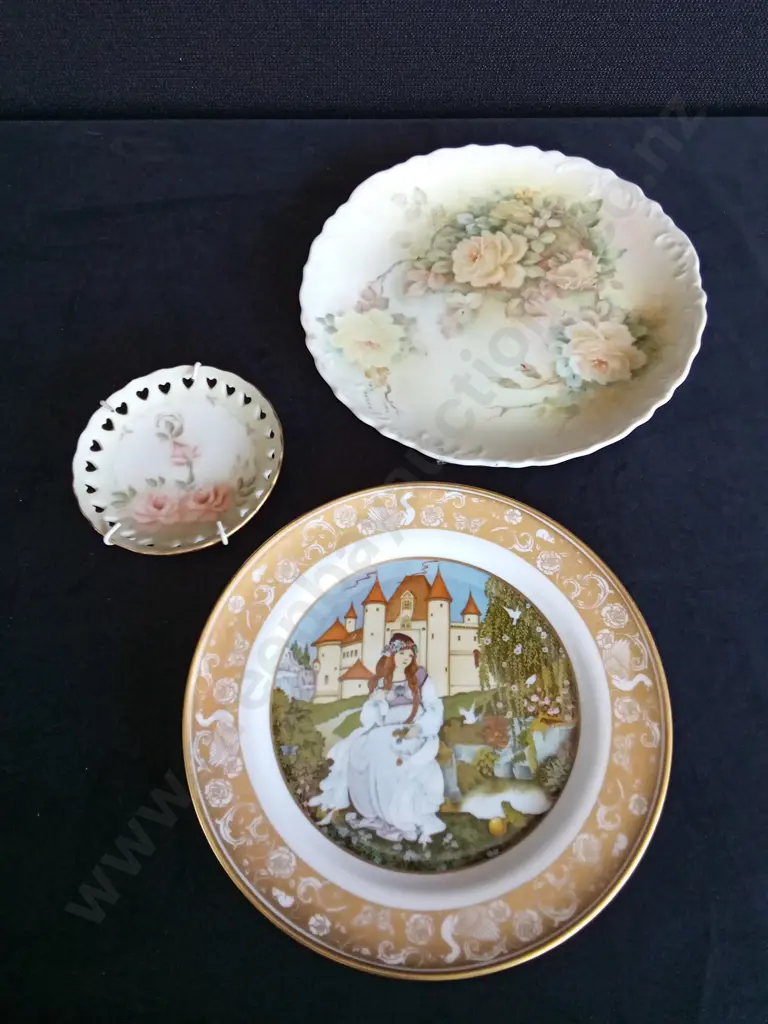 3 DECORATIVE PLATES Image 1++