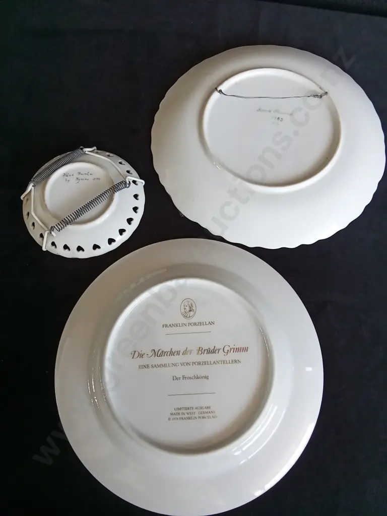 3 DECORATIVE PLATES Image 1++