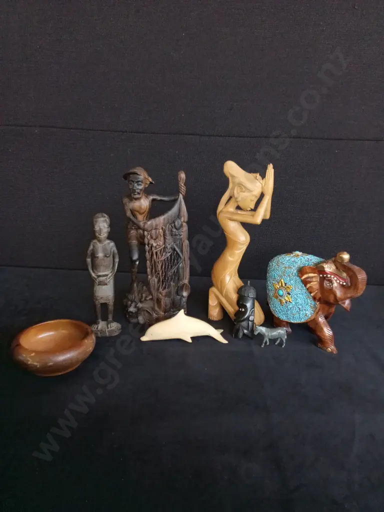 ASSORTED WOODEN FIGURINES AND A BOWL Image 1++