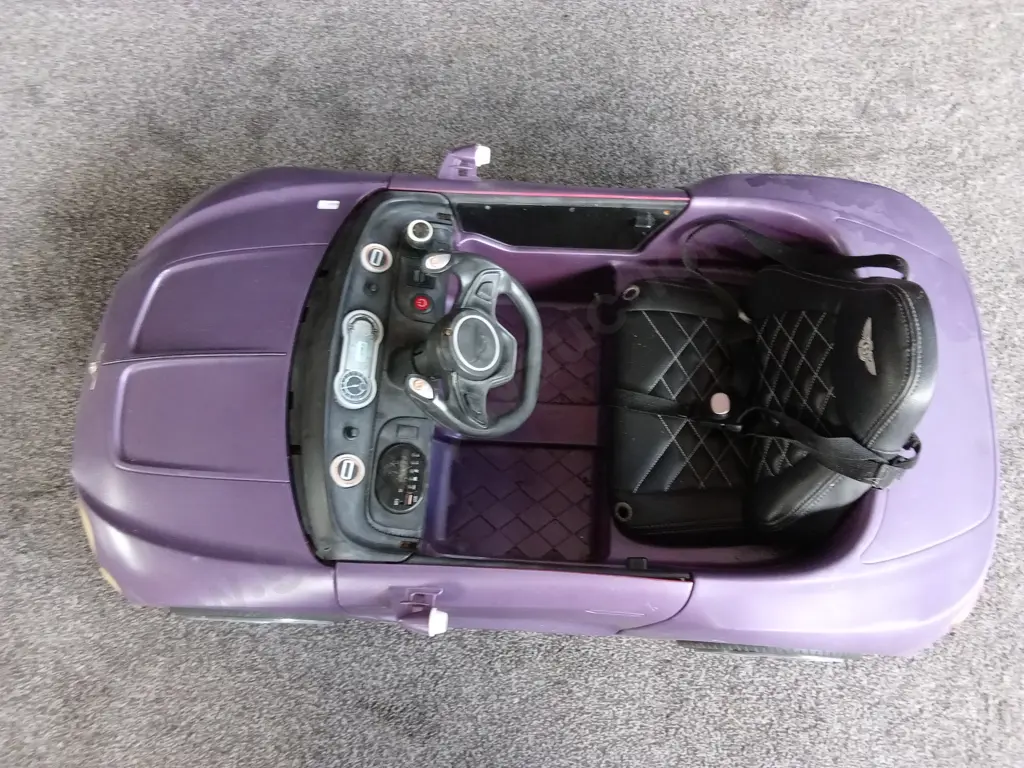 CHILDRENS PURPLE RIDE ON CAR Image 1++