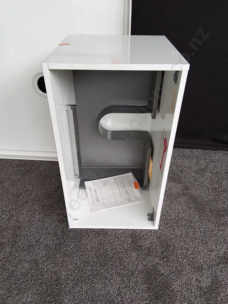 BASIN SHOWER TRAY AND VANITY Image 1++