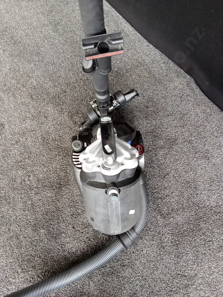 DYSON VACUUM Image 1++