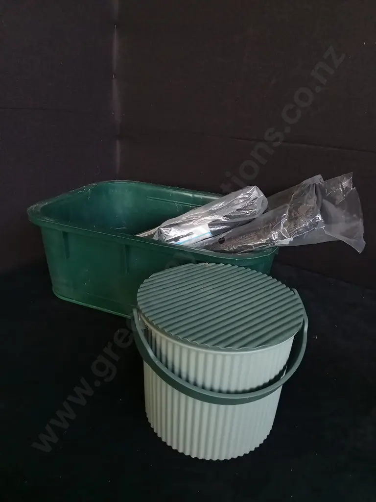 MISCELLANEOUS MIX CONTAINERS AND LAPTOP CASES Image 1++