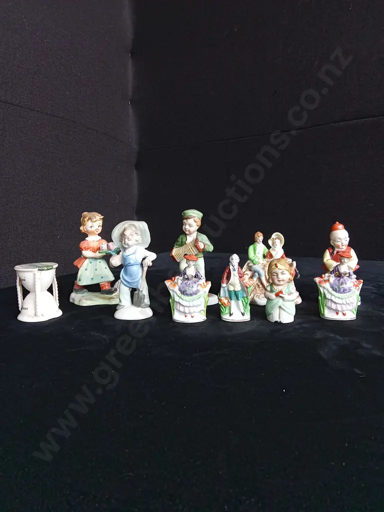 ARRAY OF VINTAGE CERAMIC FIGURES Image 1++