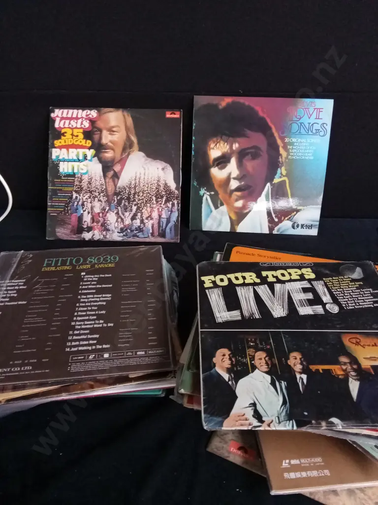 COLLECTION OF VINTAGE VINYL RECORDS Image 1++